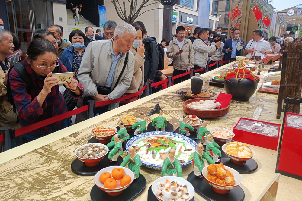 瓯菜原是口传的,如今被一页页写了下来