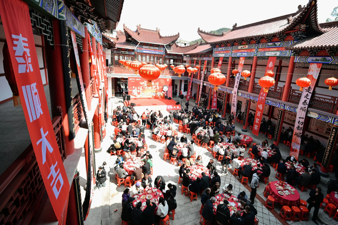 The Lantern Festival That Feeds Ten Thousand: Wenzhou's Hundred-Family Feast