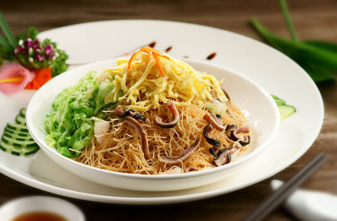 Mid-Autumn in Wenzhou: Old Duck, Taro, Rice Noodles, and the Osmanthus Croaker