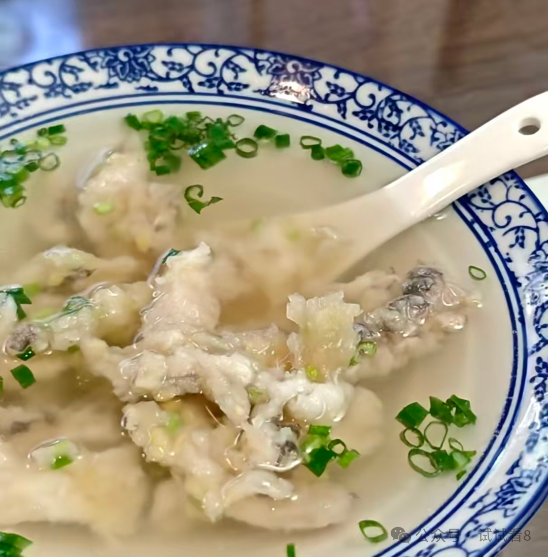 一碗馄饨一碗鱼丸:温州街头的老搭档